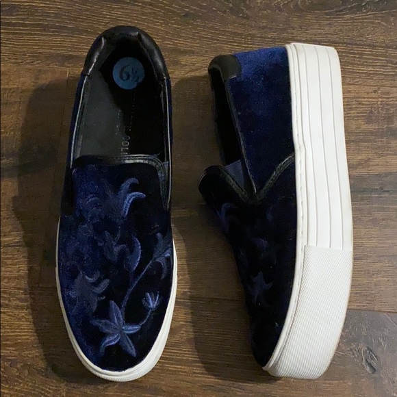 Kenneth Cole platform slip on sneakers - Picture 3 of 3